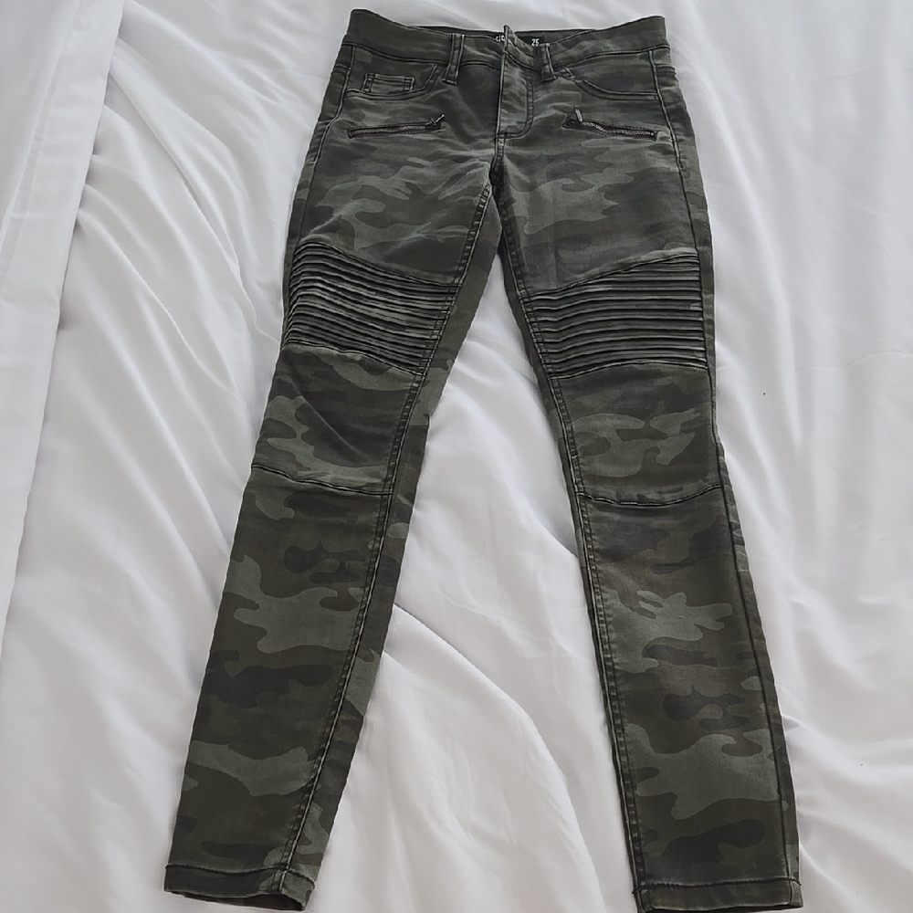 Design Lab Camouflage Biker Skinny Jeans Size: 25 EUC